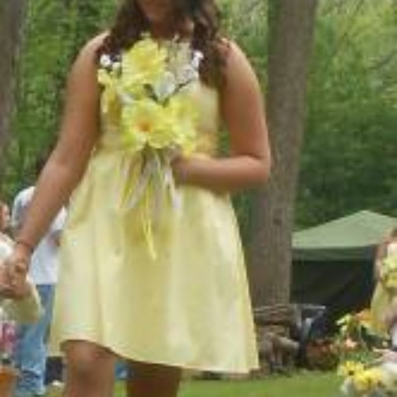 Canary Yellow Davids Bridal Dress with pockets. Size 14 - Picture 1 of 5
